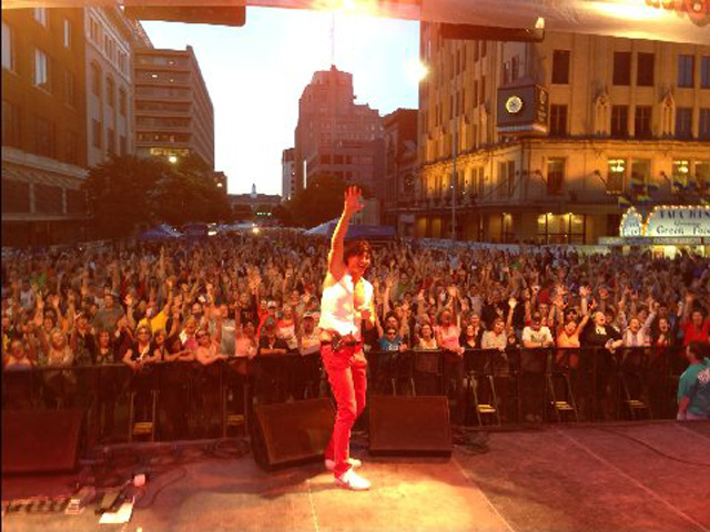 Journey Unauthorized performing for over 4000 fans in Lincoln, NE